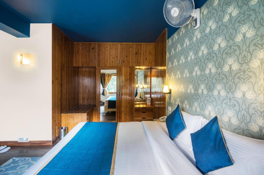 Postel nebo postele na pokoji v ubytování Honeymoon Inn Manali