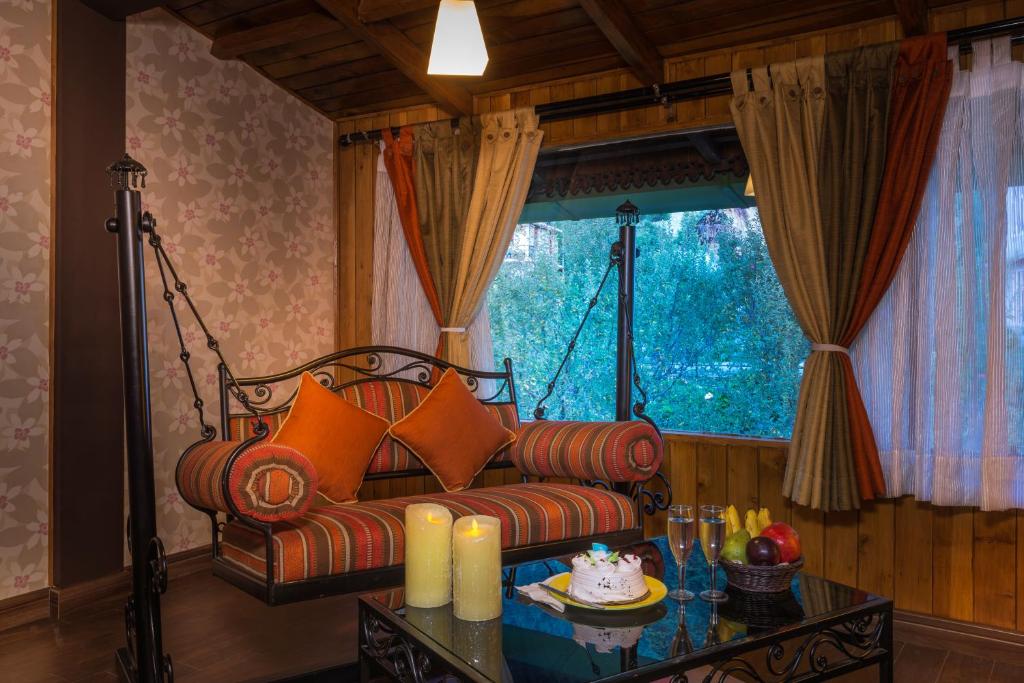 Posezení v ubytování Honeymoon Inn Manali