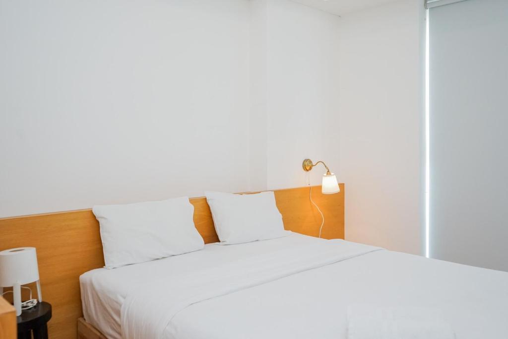 Ένα ή περισσότερα κρεβάτια σε δωμάτιο στο Relax and Comfy @ Studio Casa De Parco Apartment By Travelio