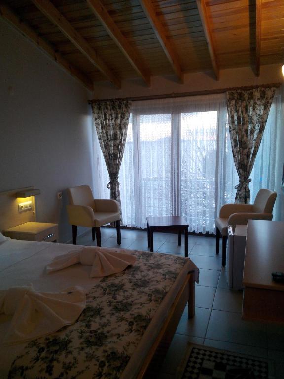 Postel nebo postele na pokoji v ubytování Mola Hotel