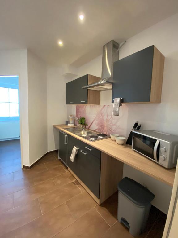 A kitchen or kitchenette at Bed & Rooms, Wörgl