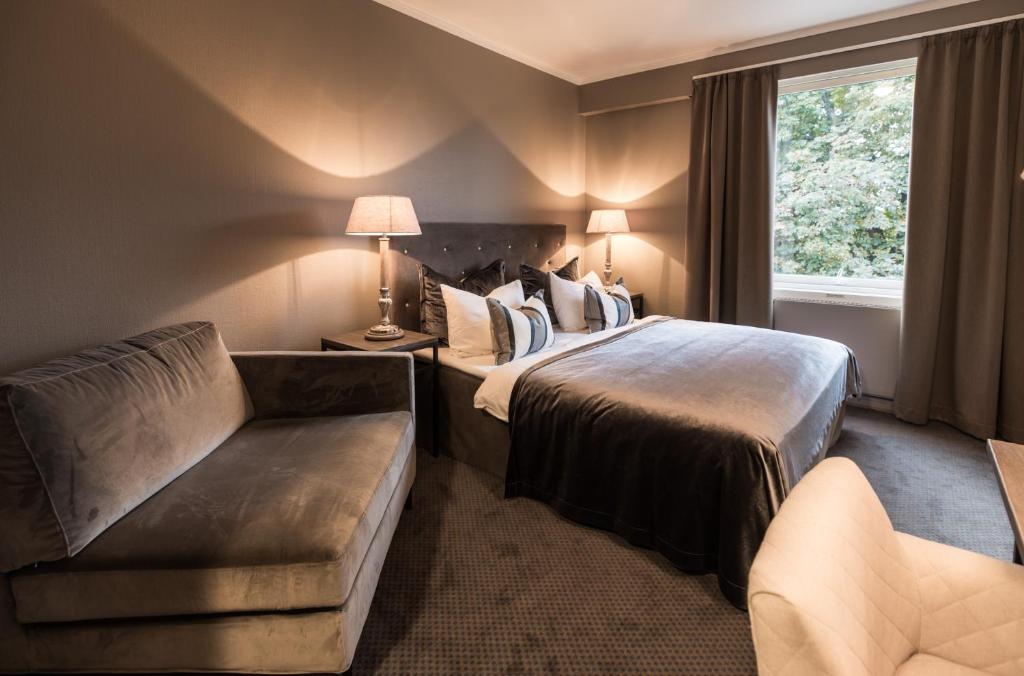 Postel nebo postele na pokoji v ubytování Klækken Hotel