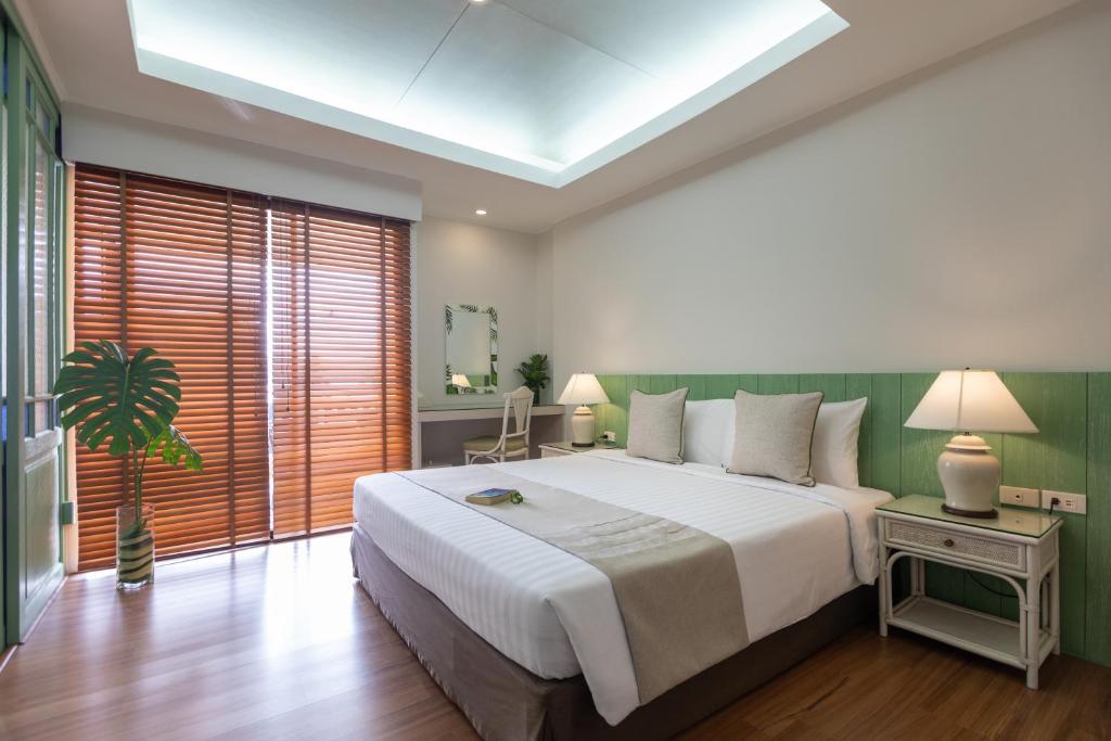 Postel nebo postele na pokoji v ubytování Kantary Bay Hotel Phuket