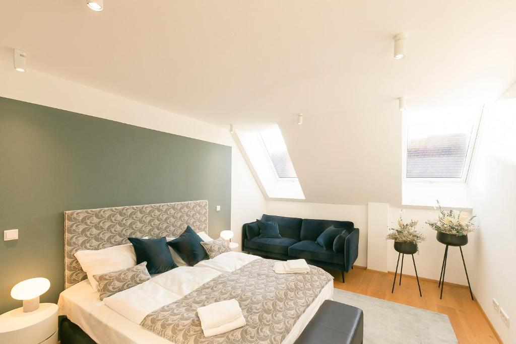 Postel nebo postele na pokoji v ubytování Mint@Naschmarkt Premium Apartments