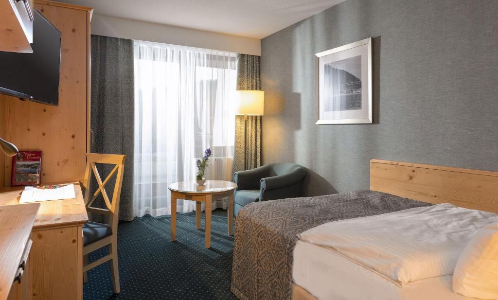 Maritim Titisee Hotel - Comfort Single Room With Balcony And Forest View