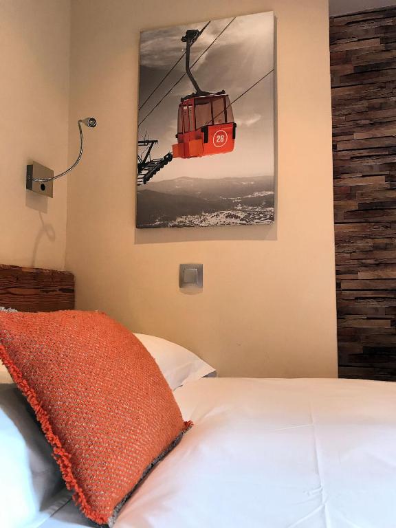 Postel nebo postele na pokoji v ubytování Hôtel Les Cimes