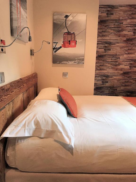 Postel nebo postele na pokoji v ubytování Hôtel Les Cimes