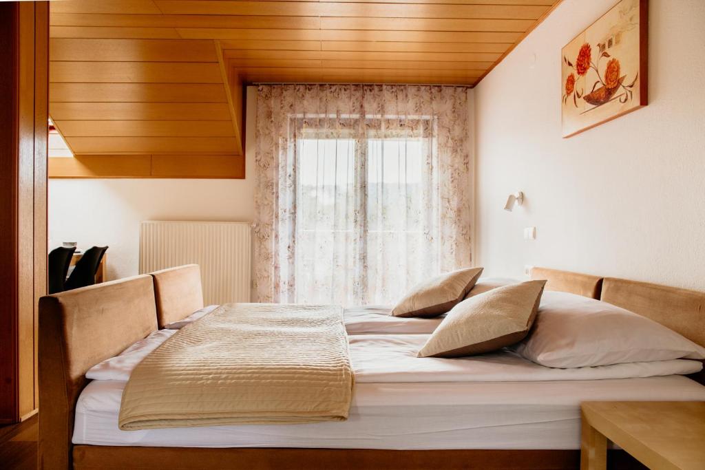 Postel nebo postele na pokoji v ubytování Apartments Kristan