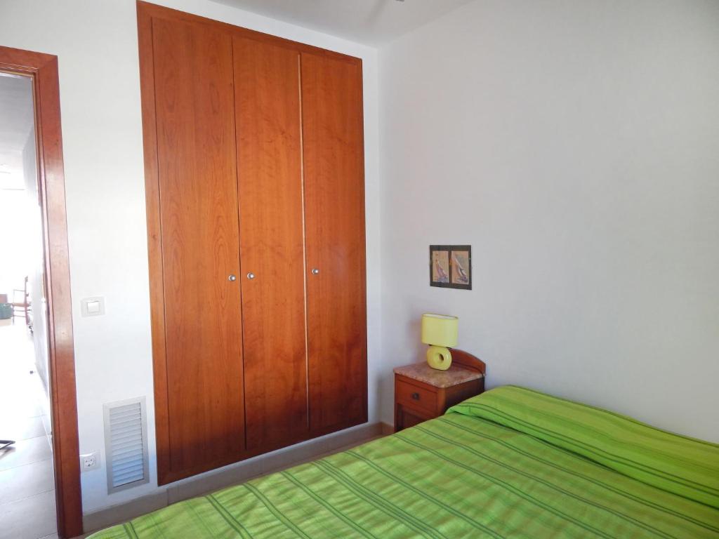 Posteľ alebo postele v izbe v ubytovaní Apartment La Platja by Interhome