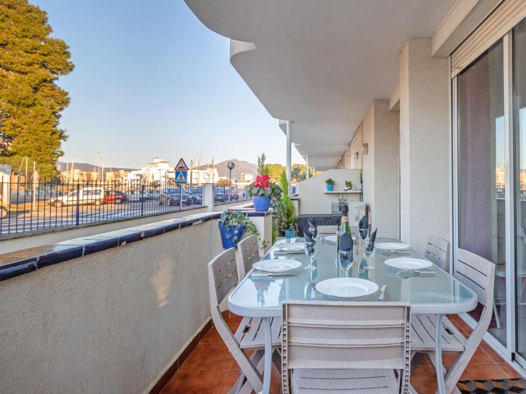 A balcony or terrace at Apartment Symar by Interhome