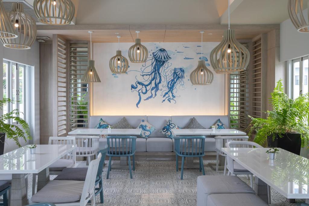 Posezení v ubytování Kantary Bay Hotel Phuket