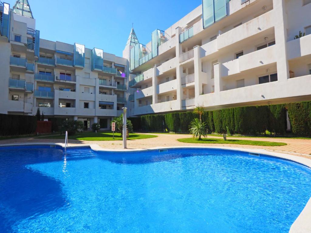 Bazén v ubytovaní Apartment Royal Marine-3 by Interhome alebo v jeho blízkosti
