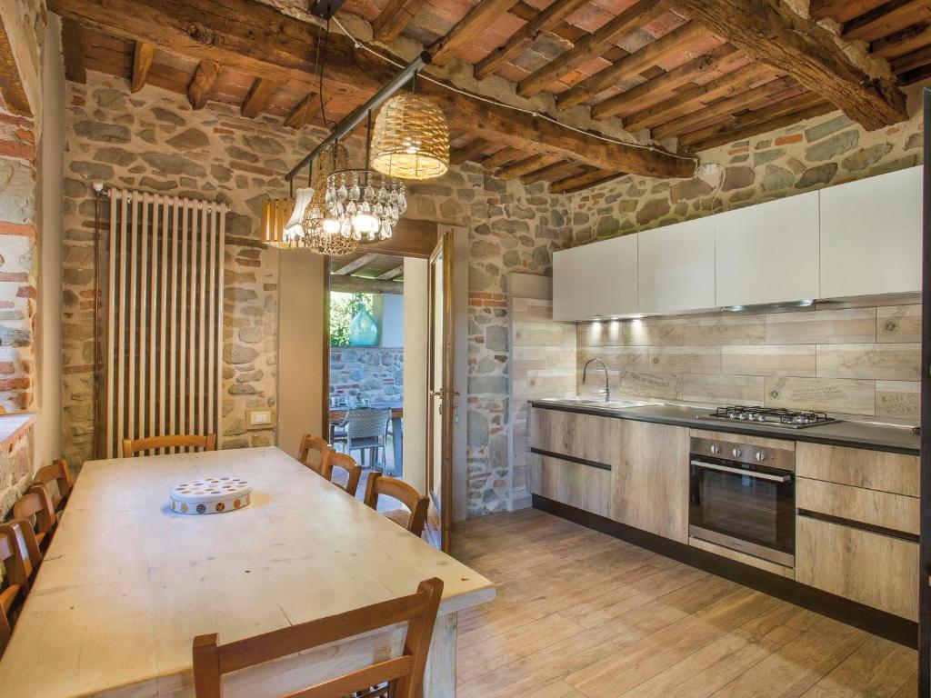 Kuchyňa alebo kuchynka v ubytovaní Holiday Home Aurora by Interhome