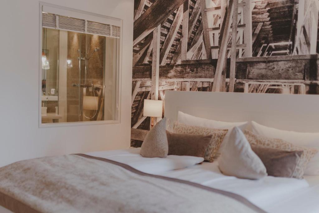 a bedroom with a white bed and a window at Villa Mittermeier, Hotellerie & Restaurant in Rothenburg ob der Tauber