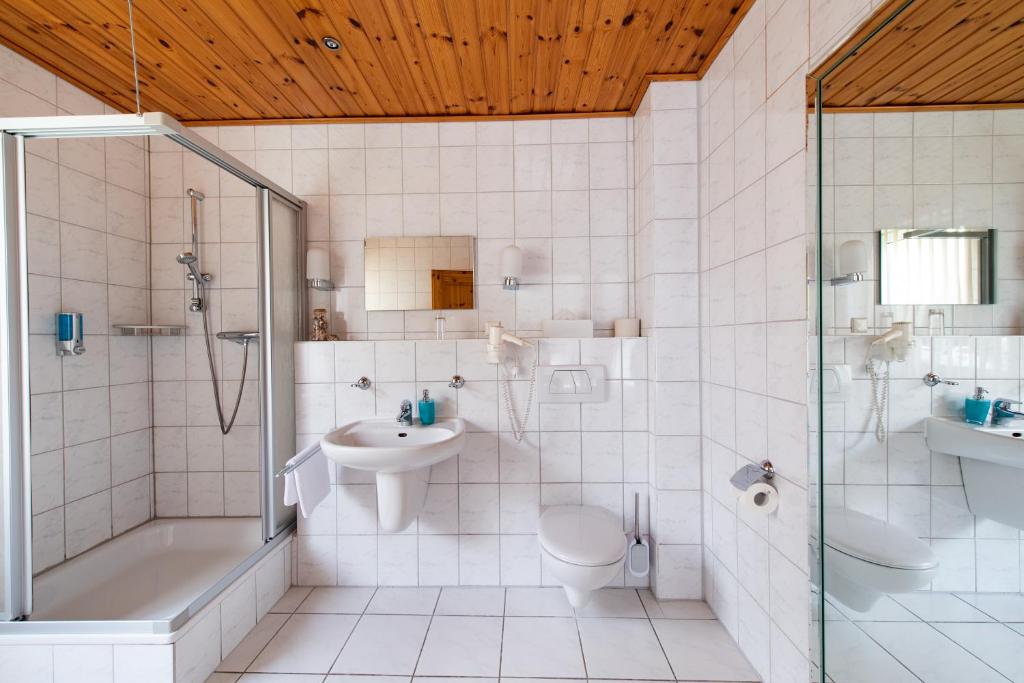 Koupelna v ubytování SOVA Hotel