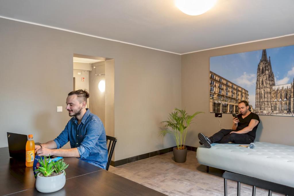 a&o Köln Hauptbahnhof - Resim 26