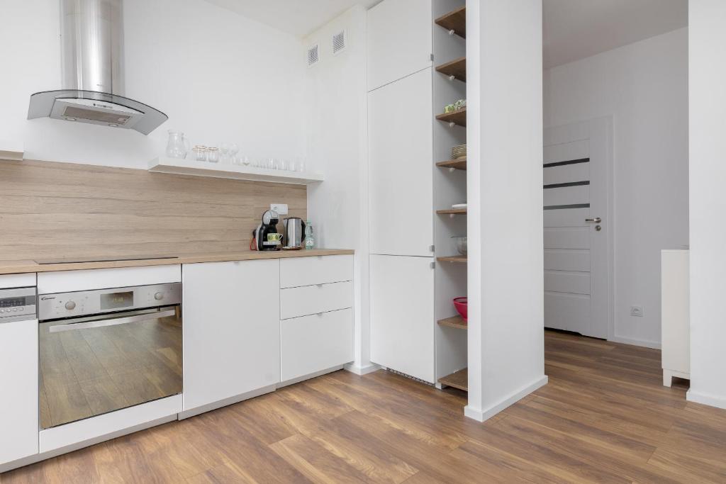 Kuchyňa alebo kuchynka v ubytovaní Royal Wilanów Stylish Apartment