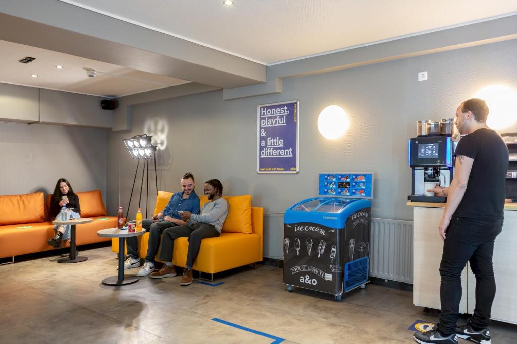 a&o Köln Hauptbahnhof - Resim 5