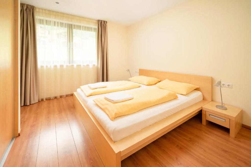 Postel nebo postele na pokoji v ubytování Bohemia Apartments