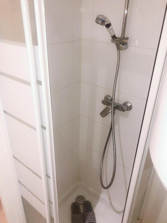 Art Beaubourg - Double Or Twin Room With Private Bathroom