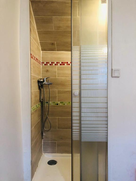 Art Beaubourg - Double Or Twin Room With Private Bathroom
