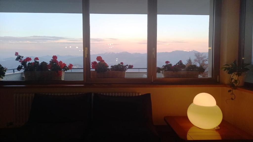 Nespecifikovaný výhled na hory nebo výhled na hory při pohledu z hotelu