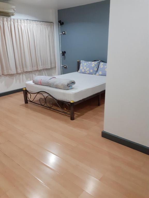 Postel nebo postele na pokoji v ubytování BaanSu Hostel