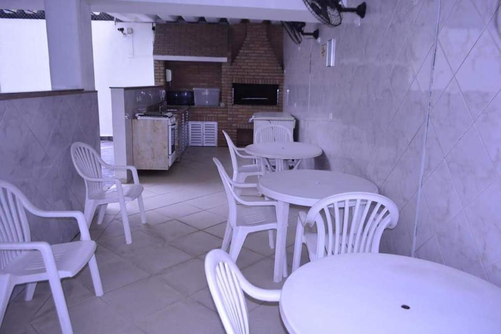  Guaruja - 2 Quartos - Ar condicionado - Varanda