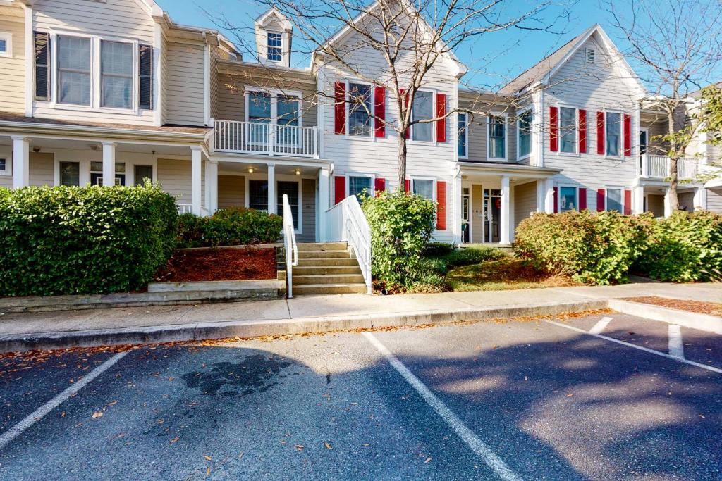 an empty parking lot in front of some houses at Bear Trap Dunes - 60E October Glory in Ocean View