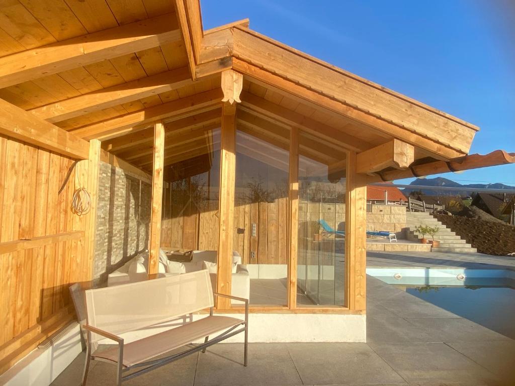 Bazén v ubytování Private Luxury Chalet nebo v jeho okolí
