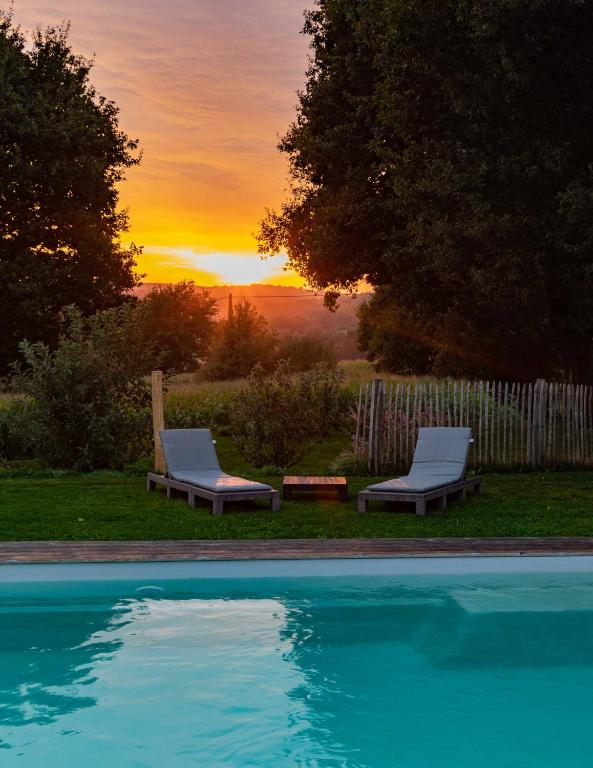 Východ nebo západ slunce při pohledu z bed and breakfast nebo okolí