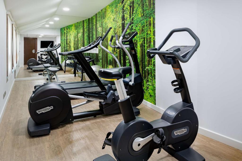 Fitness centrum a/nebo fitness zařízení v ubytování NH Collection León Plaza Mayor