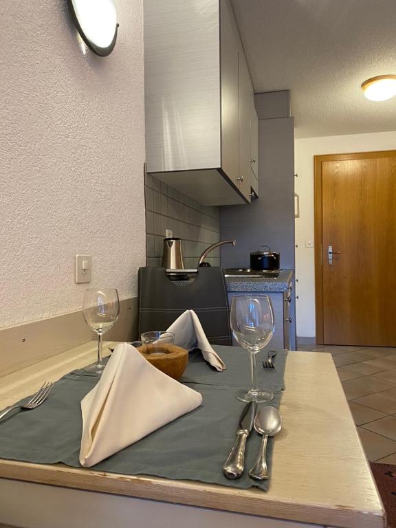 Kuchyň nebo kuchyňský kout v ubytování St Martin Apartments