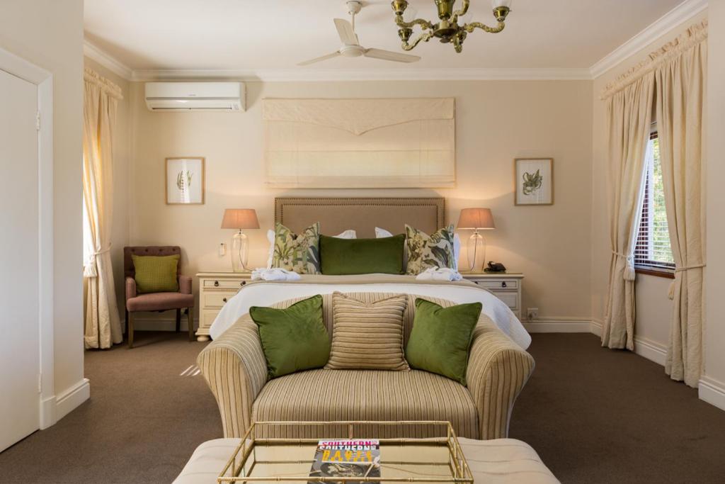 Fernwood Manor Boutique Guest House - Executive Suite With Mountain View