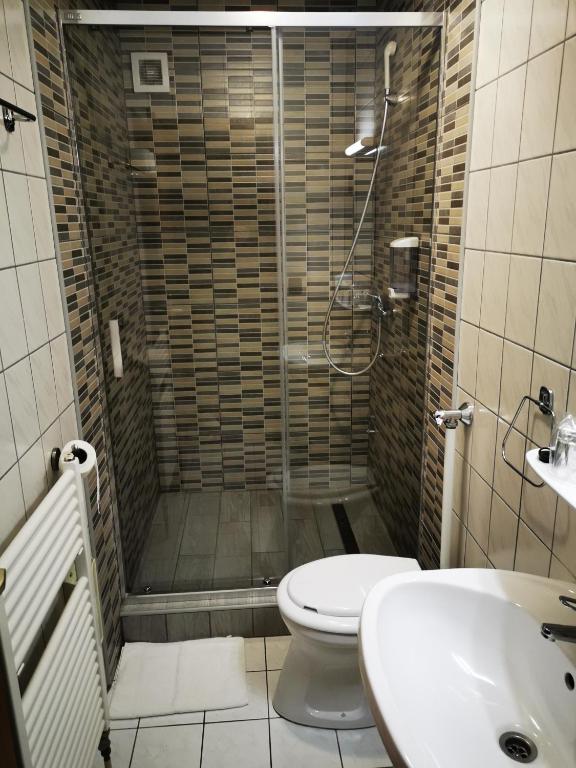 Koupelna v ubytování Patyi Étterem és Hotel