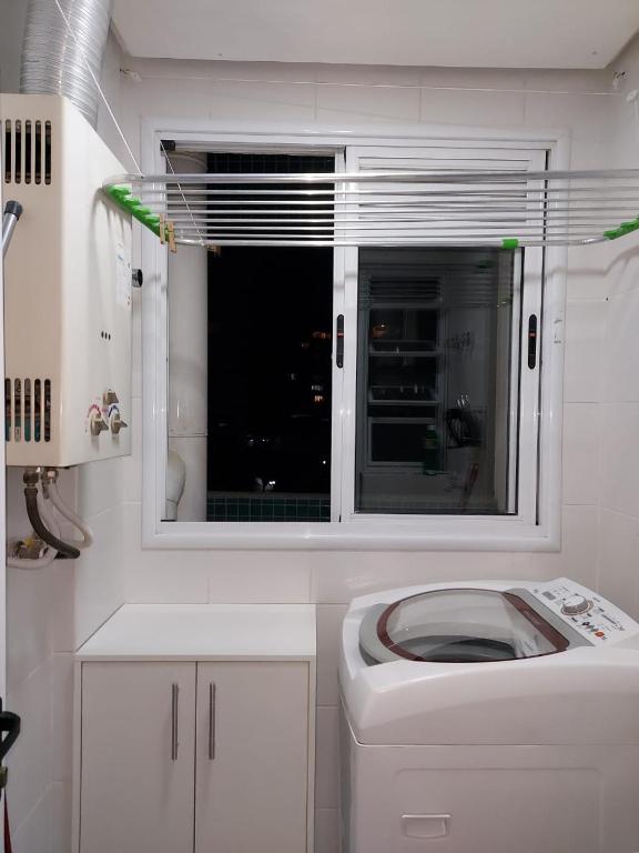 Apartamento em condomínio-clube perto de tudo.