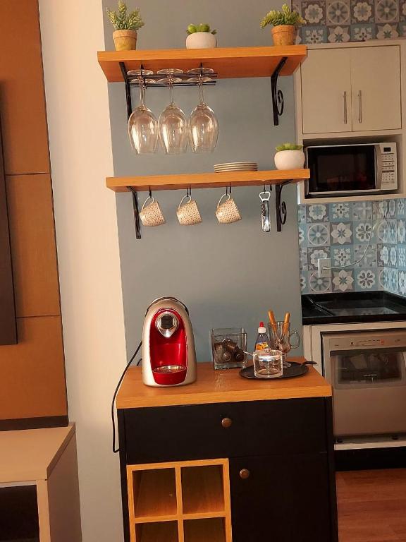  Apartamento em condomínio-clube perto de tudo.