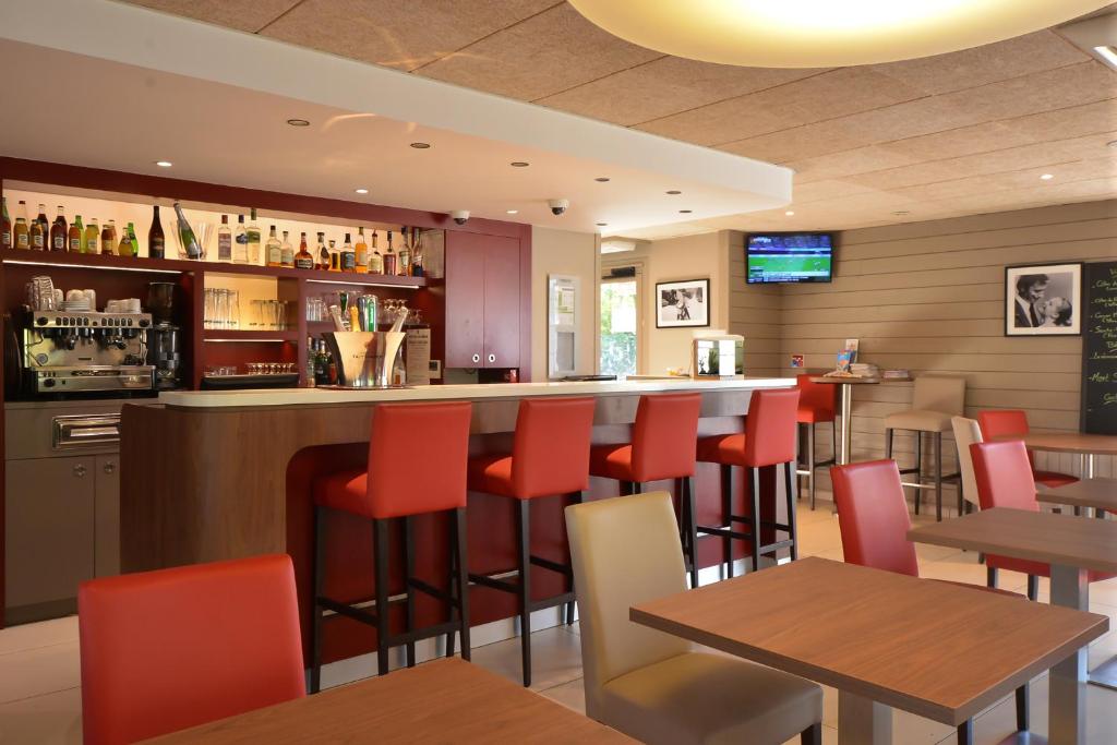 Lounge nebo bar v ubytování Campanile Reims Ouest - Tinqueux