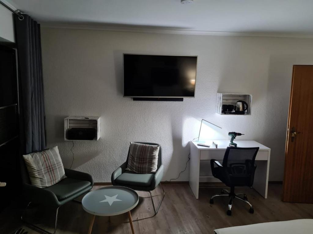 TV a/nebo společenská místnost v ubytování Hotel Seeblick am Sankelmarker See - Natur und Erholung
