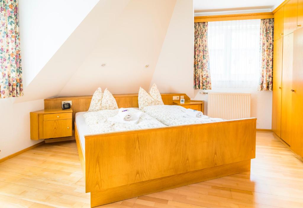 Postel nebo postele na pokoji v ubytování Pension Appartements Gabriele