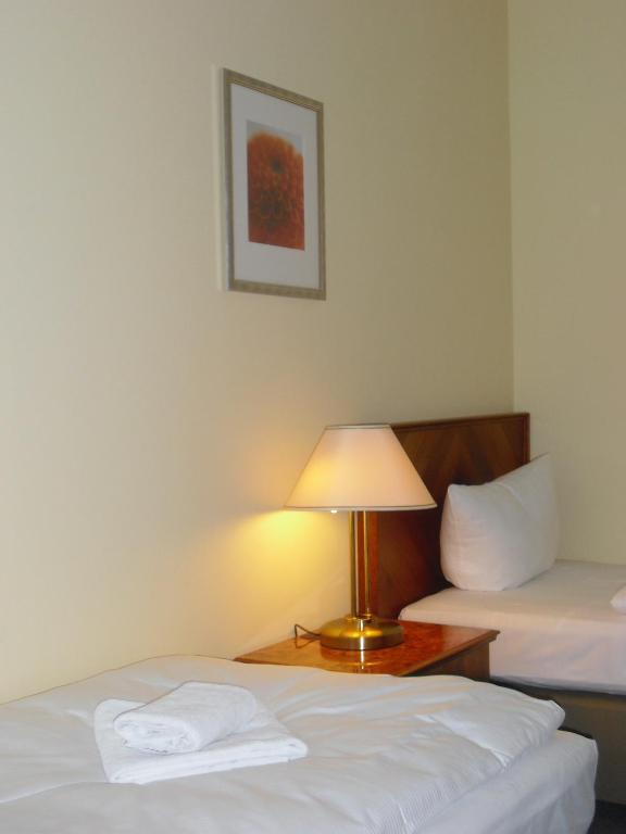 Postel nebo postele na pokoji v ubytování Hotel Amadeus Central