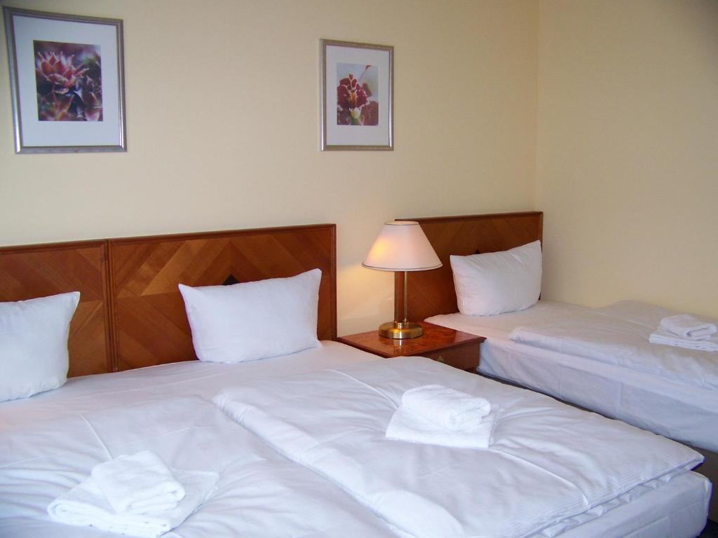 Postel nebo postele na pokoji v ubytování Hotel Amadeus Central