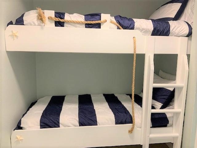 Letto o letti in una camera di Dockside Daze!