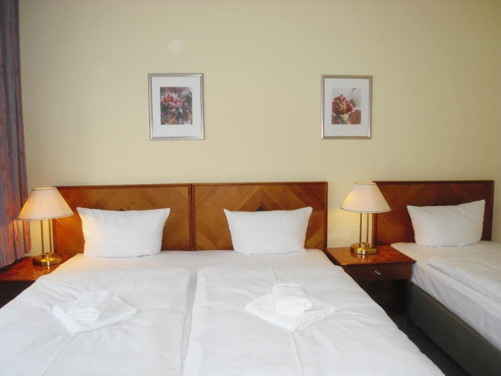 Postel nebo postele na pokoji v ubytování Hotel Amadeus Central