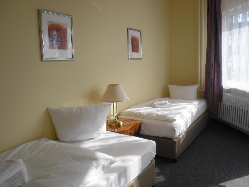 Postel nebo postele na pokoji v ubytování Hotel Amadeus Central