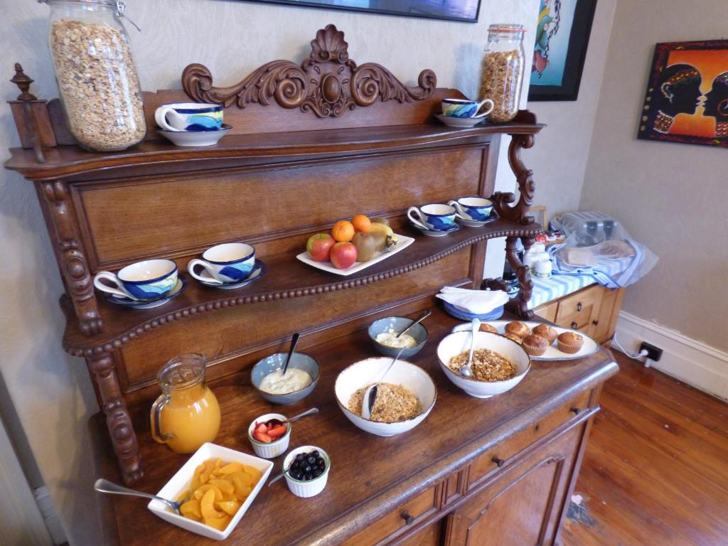 Makanan di atau berdekatan rumah tamu ini