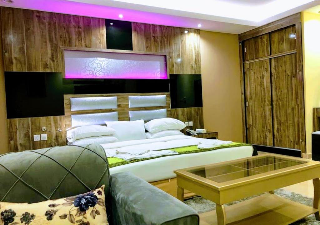 Postel nebo postele na pokoji v ubytování Al- Reef Hotel