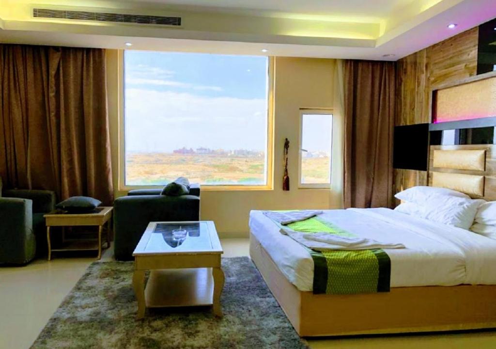Postel nebo postele na pokoji v ubytování Al- Reef Hotel