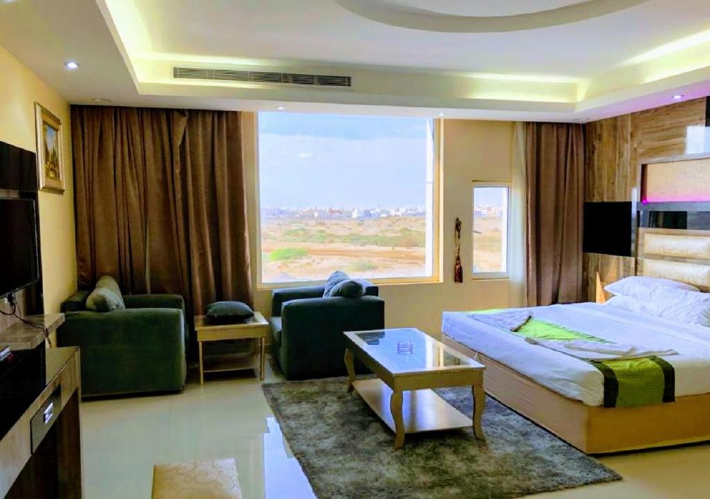 Postel nebo postele na pokoji v ubytování Al- Reef Hotel