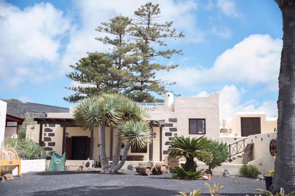 Το κτήριο όπου στεγάζεται  the country house